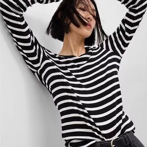 GAP Black and White Striped Long Sleeve Favorite Tee